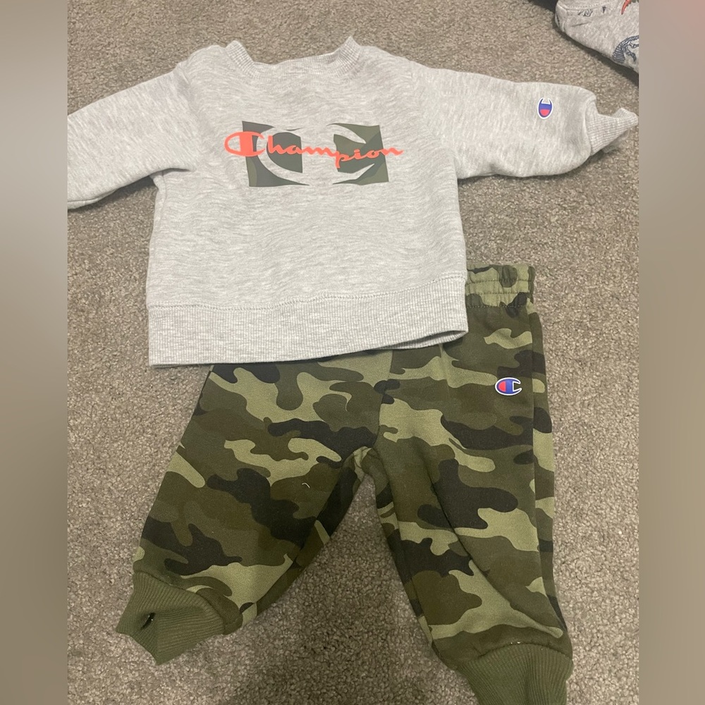Champion camouflage sweatsuit
